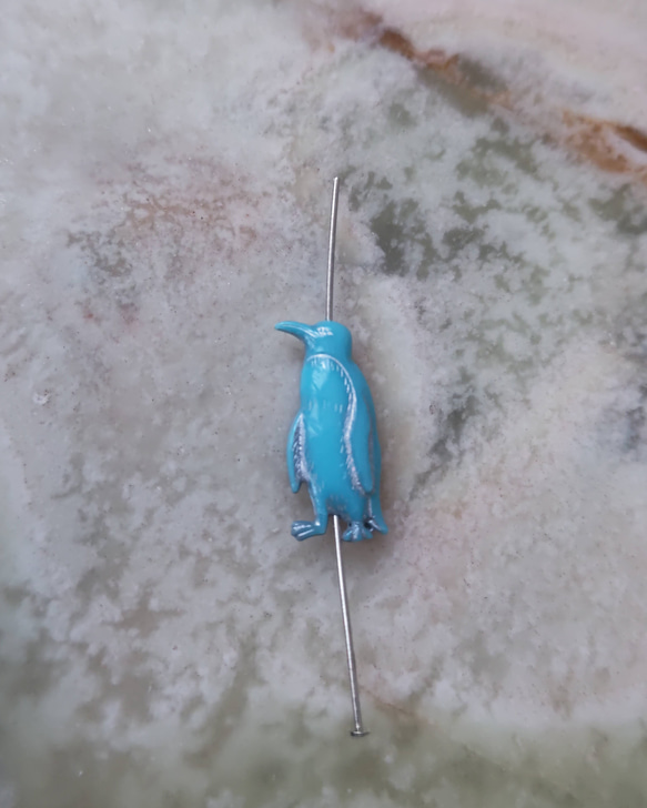 デットストック　ドイツ製アクリルビーズ　ペンギン　ターコイズブルー 7枚目の画像