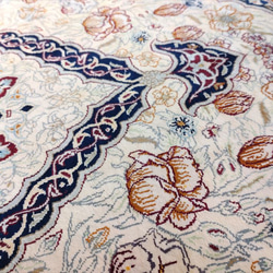 秋の感謝キャン】ペルシャ絨毯　クム産　ナイミー工房　シルク　手織り絨毯　93x60cm　アイボリー　レッド 18枚目の画像