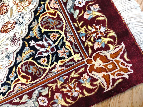 秋の感謝キャン】ペルシャ絨毯　クム産　ナイミー工房　シルク　手織り絨毯　93x60cm　アイボリー　レッド 15枚目の画像