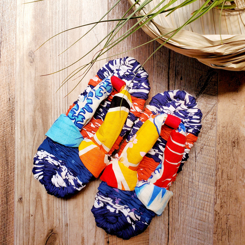 夫婦雪駄 紺色と赤色の鼻緒 うまい 