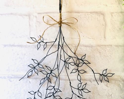 ワイヤークラフト♡お花と葉っぱのスワッグ title アルミのワイヤーで作るスワッグ(花束)です。手でも簡単に