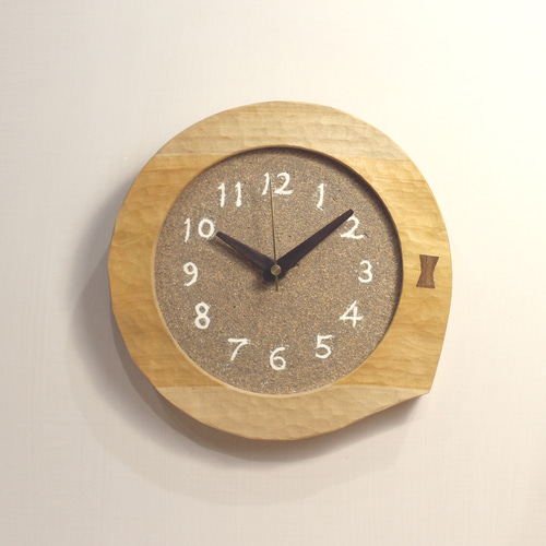 イチョウ（銀杏）と陶の丸い掛時計 NO.0642 （ 無着色