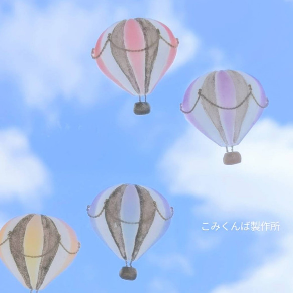 【公式インスタ特集掲載作品】気球のピンバッジ《水色》 7枚目の画像