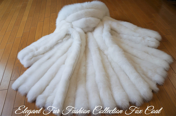冬の空気に映える☆リッチ感満載の白ホワイトフォックスファーコート 毛皮コート フード付リアルファーコート 12枚目の画像