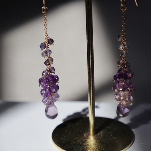 14kgf アメジストとスピネルの紫ピアス ロングピアス 揺れる ロング 垂