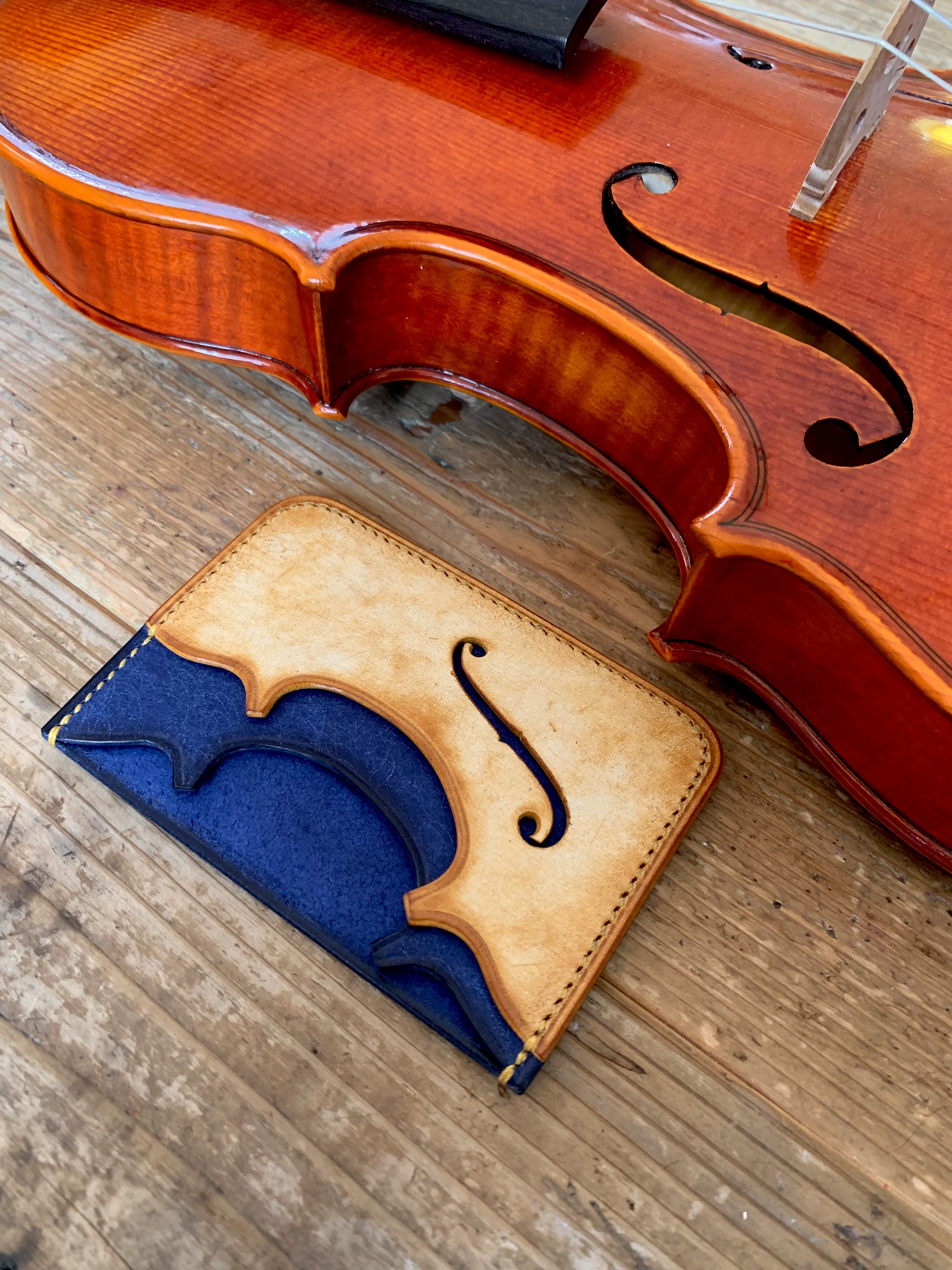 手縫いで創った革のパスケース『Flora - Copol - Topolino 185』