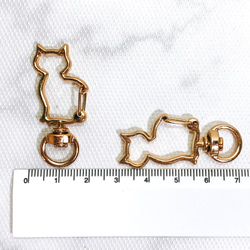 キーホルダー金具　ネコ型　ナスカン ゴールド 回転式 丸カン 10個 2枚目の画像