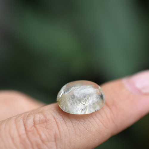 貫入クォーツイン☆ホワイトガーデンクォーツs899 天然石 Funky garuda