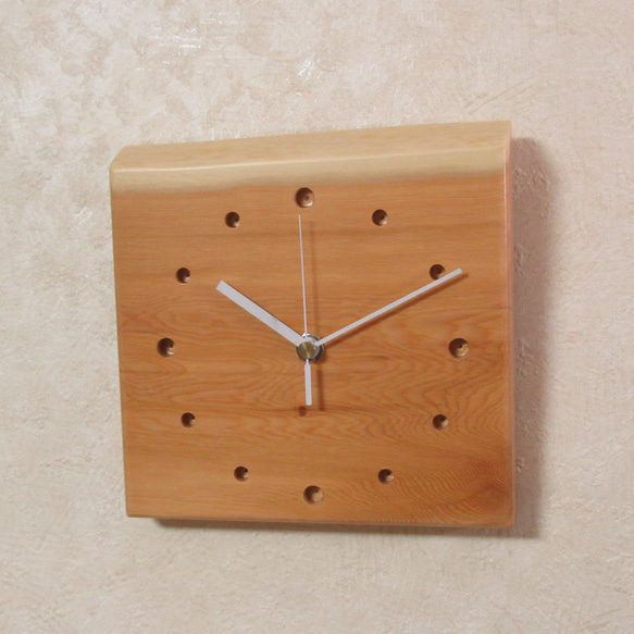 縁起の良い木《いちい（一位）》天然木　木製時計19（掛け時計） 2枚目の画像