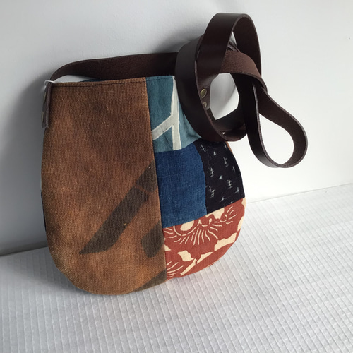 ハンドメイド＊古布酒袋×正藍染め剣道着×牛革＊ショルダーバッグ 古布 酒袋 バッグ（ハンドメイド*古布酒袋×正藍染剣道着×牛革