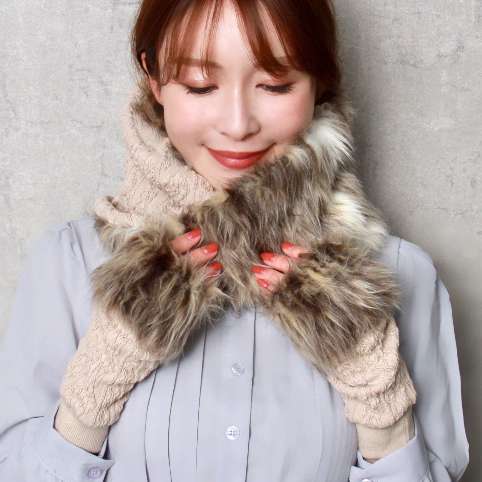 アラン織りニットとロングファーのねじりスヌード＆ハンドウォーマー【ベージュ】クリスマスギフトにも