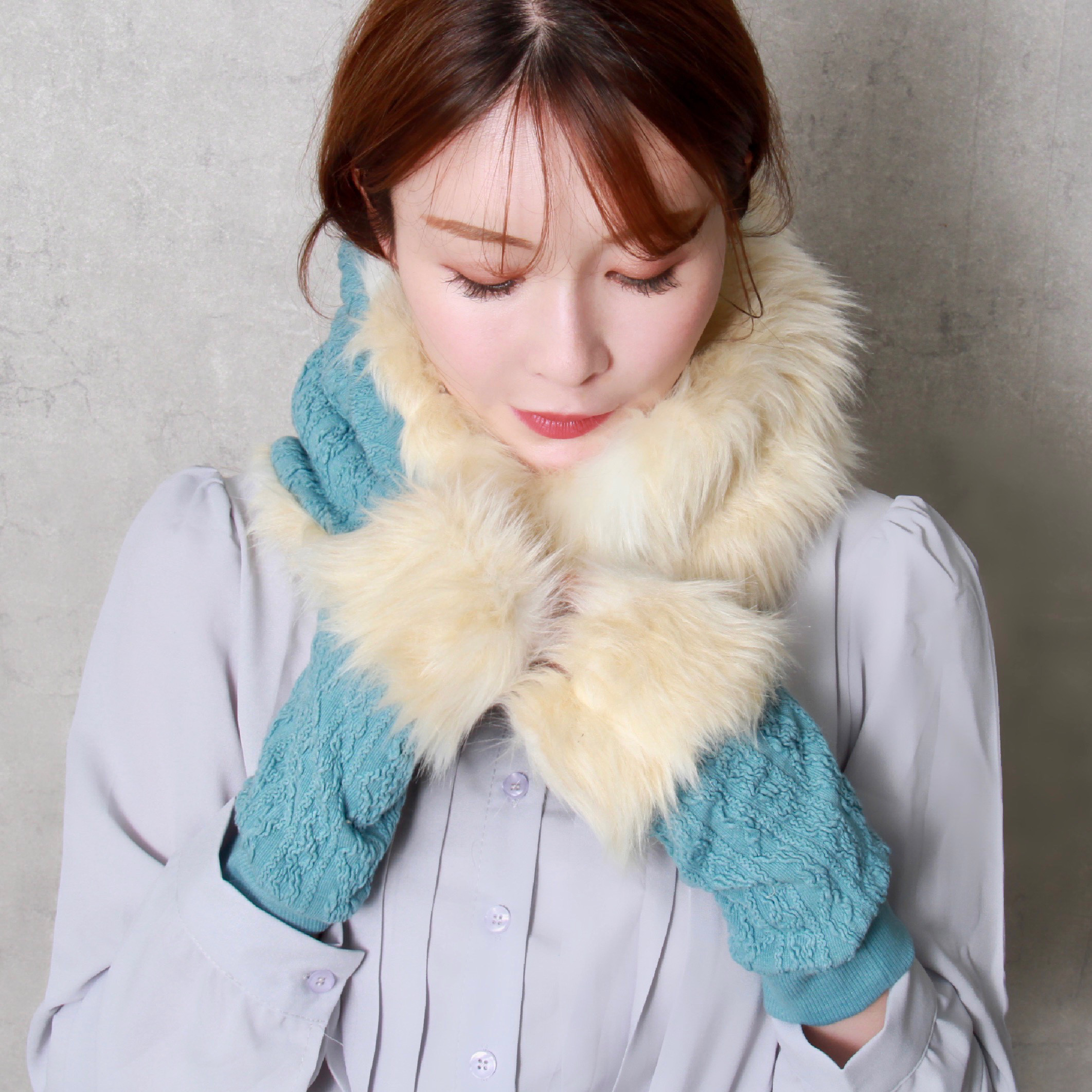 ＼大人気／アラン織りニットとロングファーのねじりスヌード＆ハンドウォーマー【アンティークブルー】クリスマスギフトにも