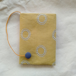 ミシン刺繍布のブックカバー(輪） 2枚目の画像