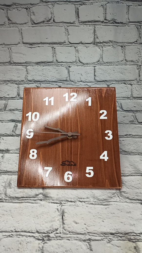 シンプル　掛け時計　無垢の杉材使用　 4枚目の画像
