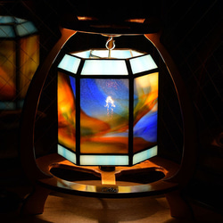 ステンドグラス・3本足木枠の6面ランプ 677 4枚目の画像