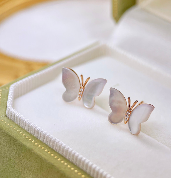 65%OFF【送料無料】 蝶々モチーフ シェルピアスk18 ピアス（スタッド・一粒） パール アクセサリー