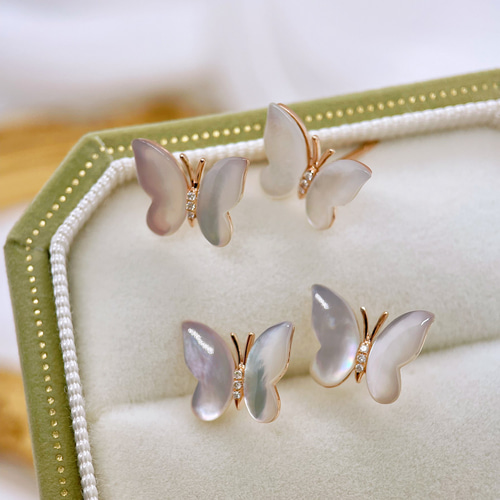 蝶々モチーフ シェルピアスk18 ピアス（スタッド・一粒） パール