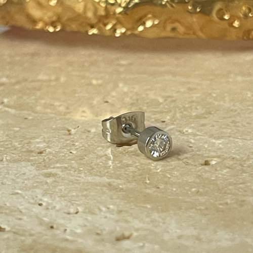 天然ダイヤモンドピアス 片耳0.15ct つけっぱなしOK 約3.5㎜の