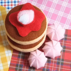 フェルト ままごと★ミニ ホットケーキ（パンケーキ）★いちご＆ベリーソース 1枚目の画像