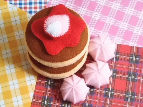 フェルト ままごと★ミニ ホットケーキ（パンケーキ）★いちご＆ベリーソース 1枚目の画像