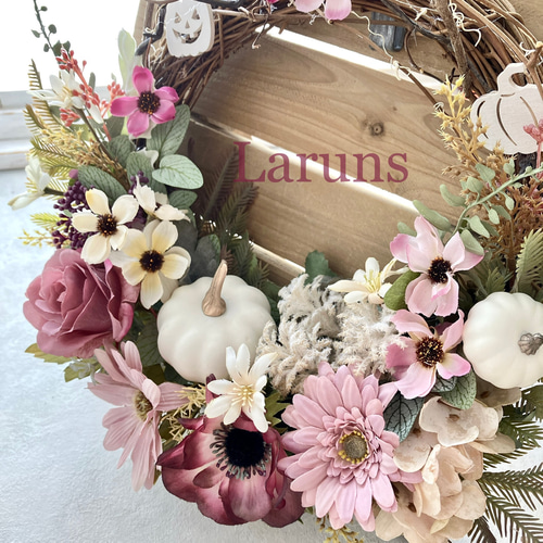 オータムリース ピンクと白のハロウィンリース ピンクガーベラや
