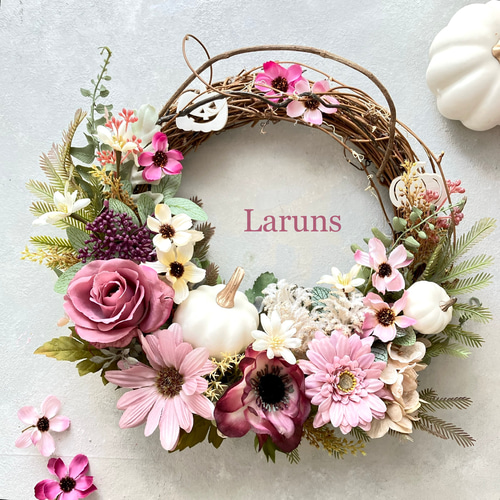 オータムリース ピンクと白のハロウィンリース ピンクガーベラや