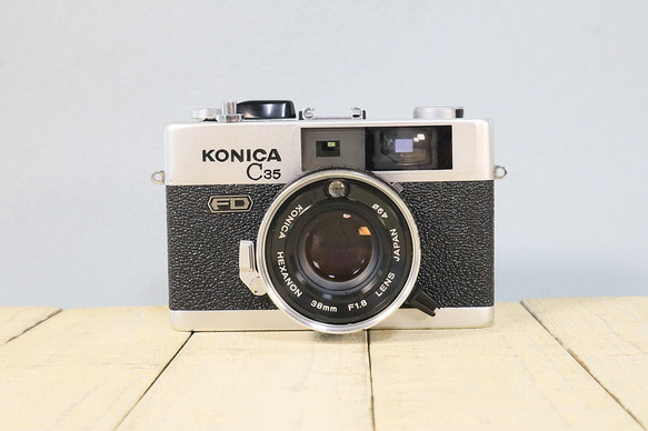 【完動品】【3ヶ月保証】オールドフィルムカメラ コニカ KONICA C35 FD　S/N 179413  m047 1枚目の画像