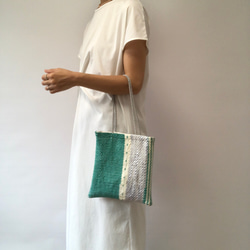 手織り生地から作ったフレッシュグリーンのサマートートバッグ 1枚目の画像
