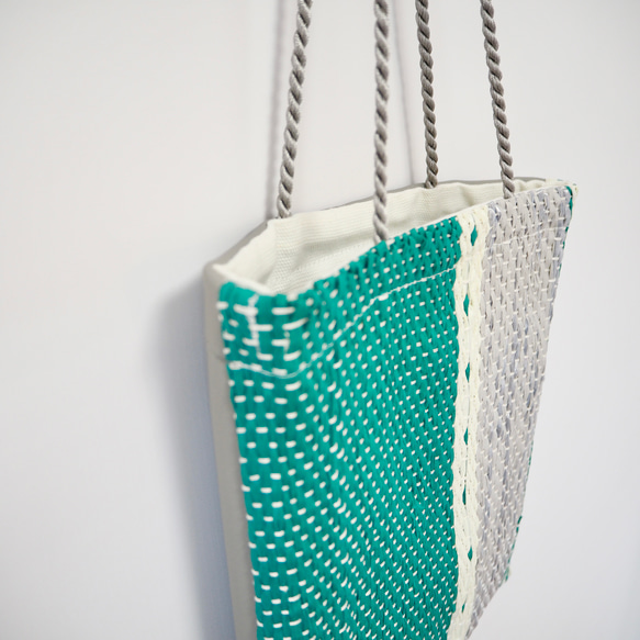 手織り生地から作ったフレッシュグリーンのサマートートバッグ 3枚目の画像