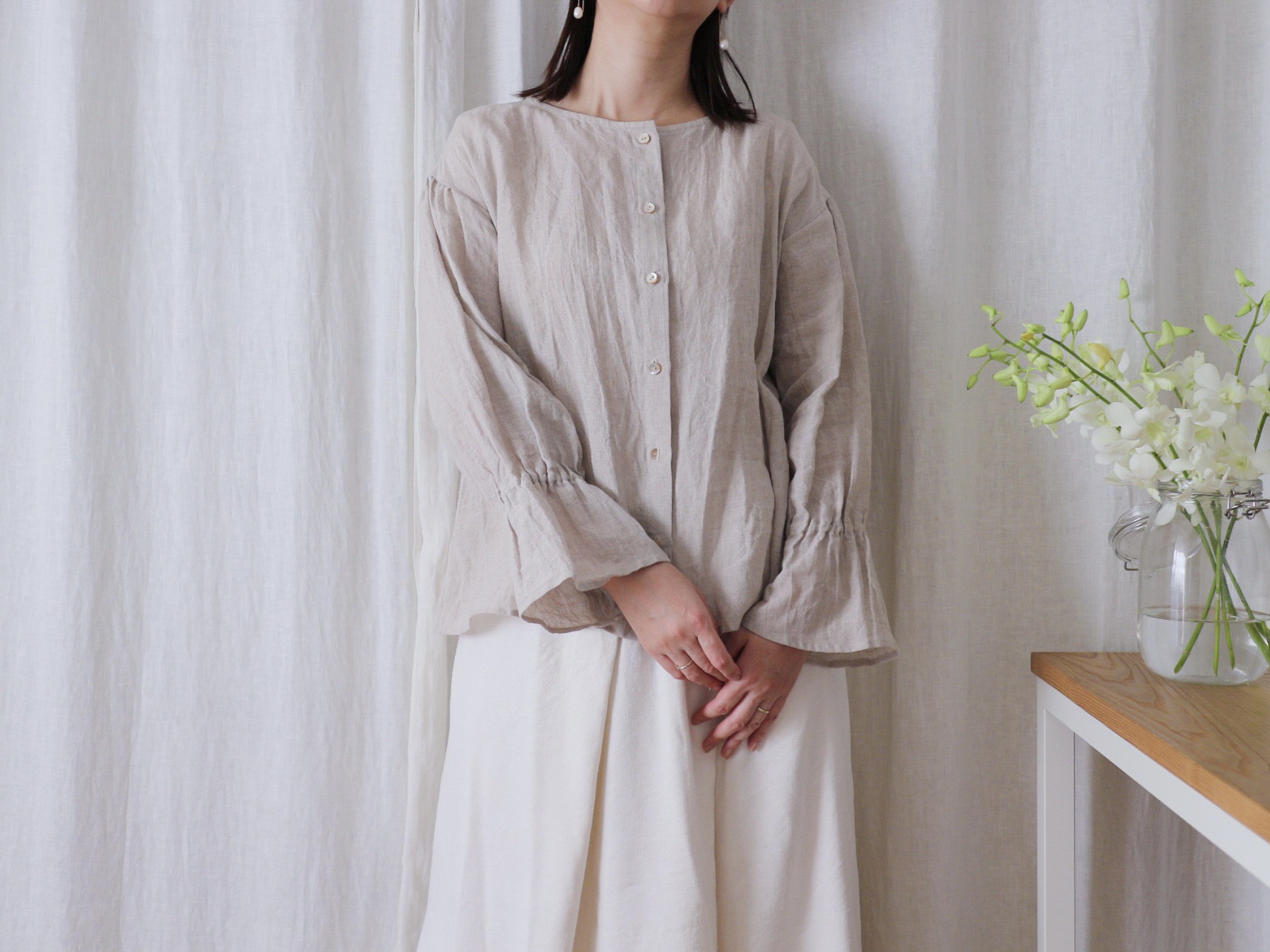 羽織になるリネンブラウス クルーネック（生成り）リネン100%