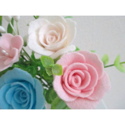 【ミニサイズ】パステルカラーのフェルトフラワーアレンジメント 薔薇 8枚目の画像