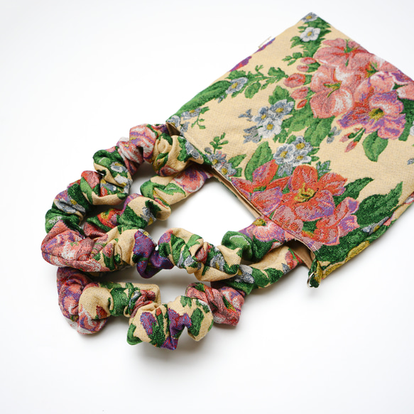 絵画のような美しい花柄ゴブランジャガード『くしゅくしゅトートバッグ』, ショルダーバッグ　ゴブラン織り 浴衣　着物 振袖 3枚目の画像