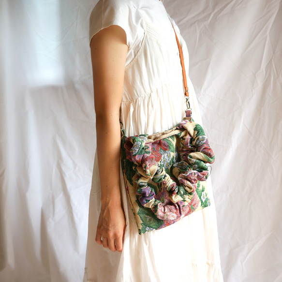 絵画のような美しい花柄ゴブランジャガード『くしゅくしゅトートバッグ』, ショルダーバッグ　ゴブラン織り 浴衣　着物 振袖 15枚目の画像