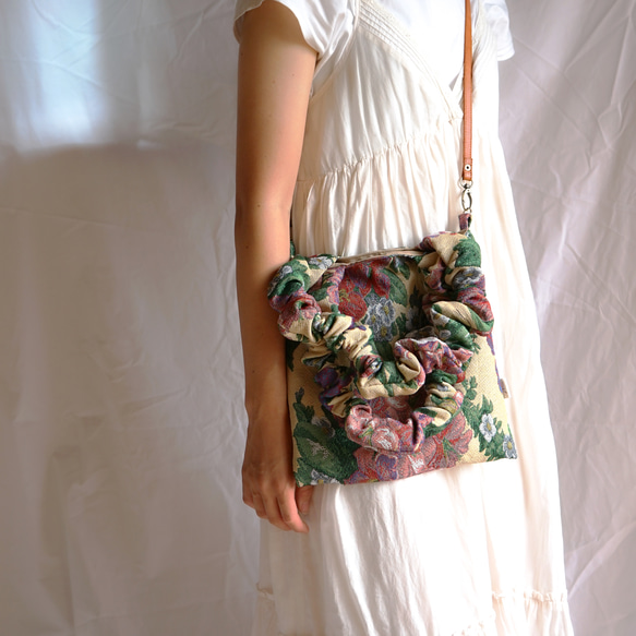 絵画のような美しい花柄ゴブランジャガード『くしゅくしゅトートバッグ』, ショルダーバッグ　ゴブラン織り 浴衣　着物 振袖 17枚目の画像