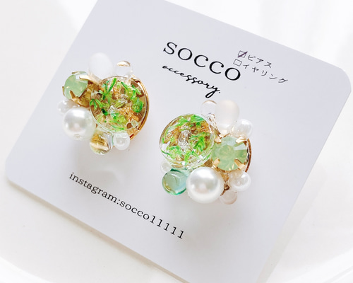 N.70 クリームグリーン カボション ゆれる ドライフラワー ピアス N.70 クリームグリーン カボション ゆれる ドライフラワー ピアス