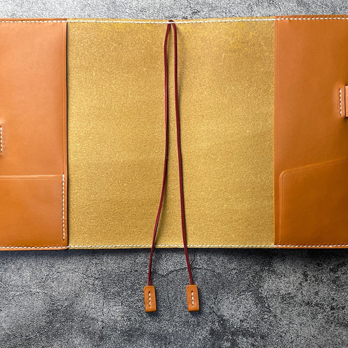 手縫】おおきいほぼ日5年手帳用キャメル本革手帳カバー（角花飾）2本