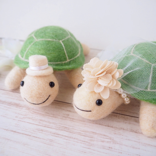 カメのウェルカムドール 羊毛フェルト 結婚式・ギフトに 羊毛氈 にじ
