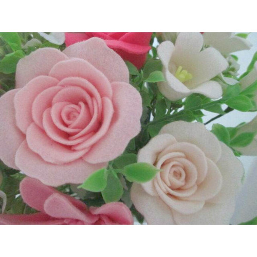 ピンクのガーベラと薔薇の上品なフェルトフラワーアレンジメント