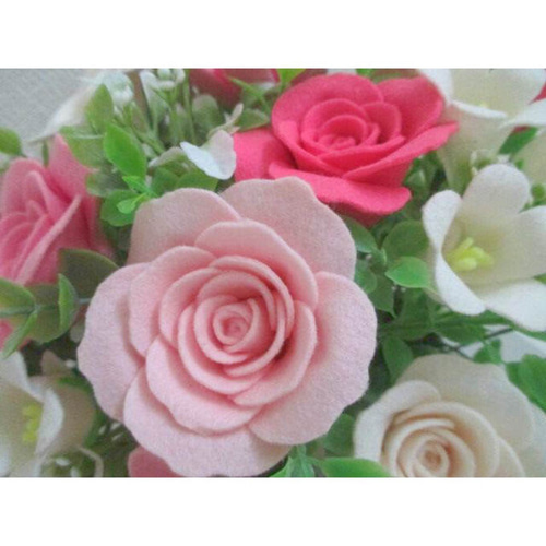 ピンクのガーベラと薔薇の上品なフェルトフラワーアレンジメント