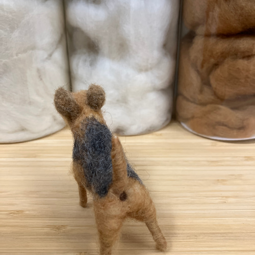 羊毛フェルト犬 エアデールテリア 置物 羊毛フェルト ふぇるとde