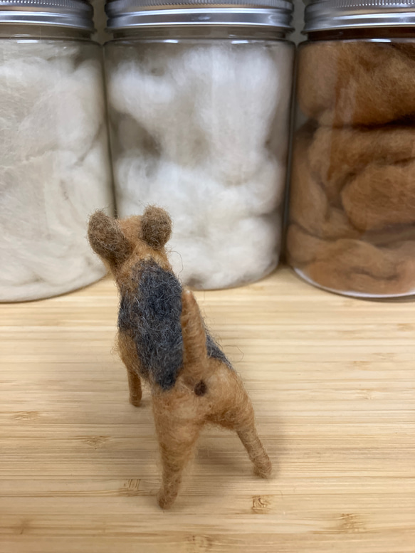 羊毛フェルト犬 エアデールテリア 置物 7枚目の画像