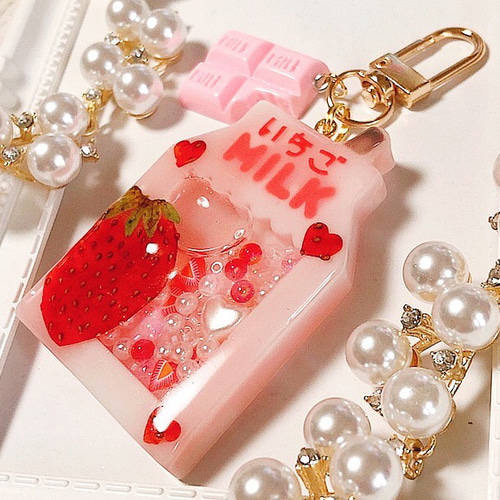 いちごみるくシェイカー◇シェイカーキーホルダー 押しフルーツ