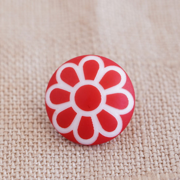 (3個) 丸い お花のボタン 12mm　赤　フランス製 3枚目の画像