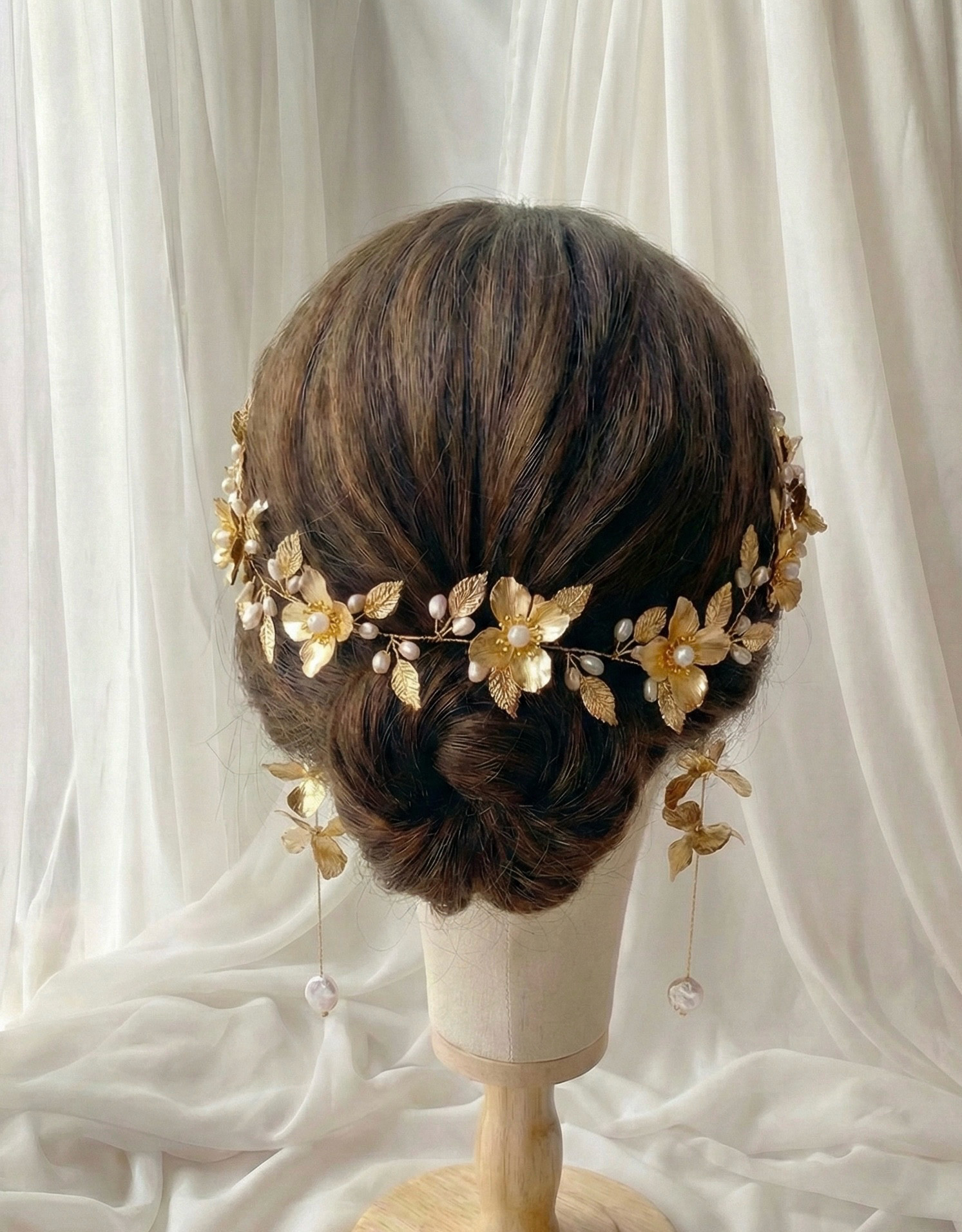 お花とリーフの小枝ヘアアクセサリー　ゴールド　ブライダル　結婚式　前撮り　ヘッドドレス　成人式　ティアラ　パール