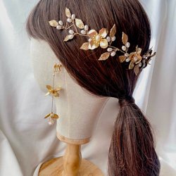 お花とリーフの小枝ヘアアクセサリー　ゴールド　ブライダル　結婚式　前撮り　ヘッドドレス　成人式　ティアラ　パール 3枚目の画像