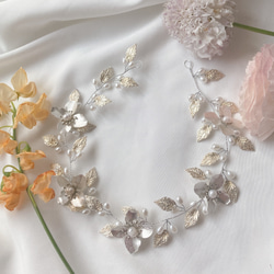 お花とリーフの小枝ヘアアクセサリー　シルバー　ブライダル　結婚式　前撮り　ヘッドドレス　成人式　ティアラ　パール 3枚目の画像