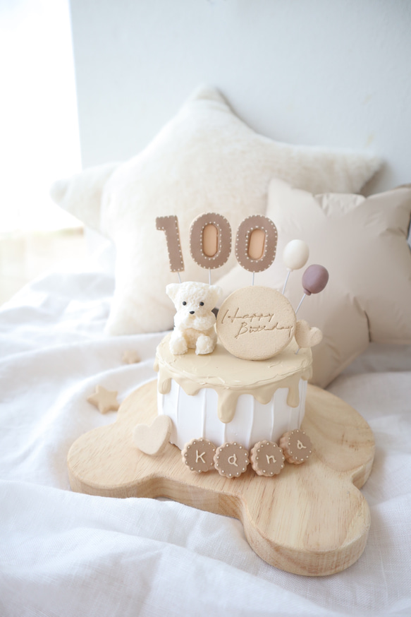くまさんのベージュクレイケーキ☆ハーフバースデー誕生日ケーキ　誕生日ケーキ　100日　1歳以外でも承ってます♪ 1枚目の画像