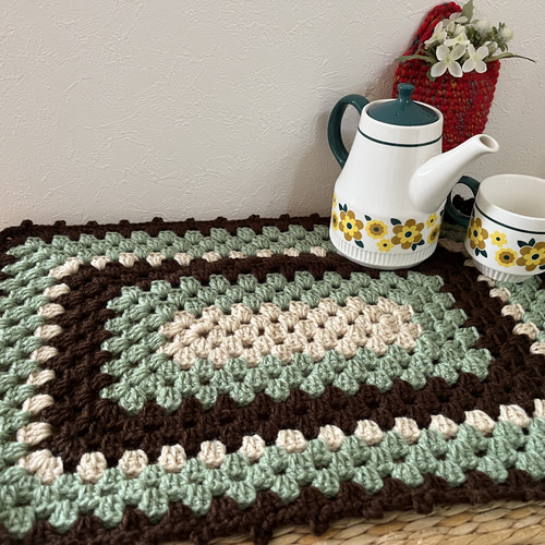 レトロカラーの手編みランチョンマット その他インテリア雑貨 A