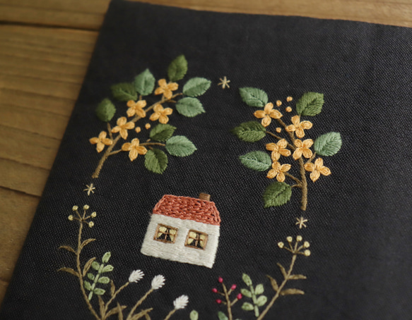 手刺繍のブックカバー『金木犀の咲く頃』【受注制作】 2枚目の画像