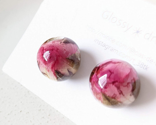 132 ハイクオリティ薔薇一輪レジン　ハンドメイド　ピアスorイヤリング 132 ハイクオリティ薔薇一輪レジン ハンドメイド ピアスor